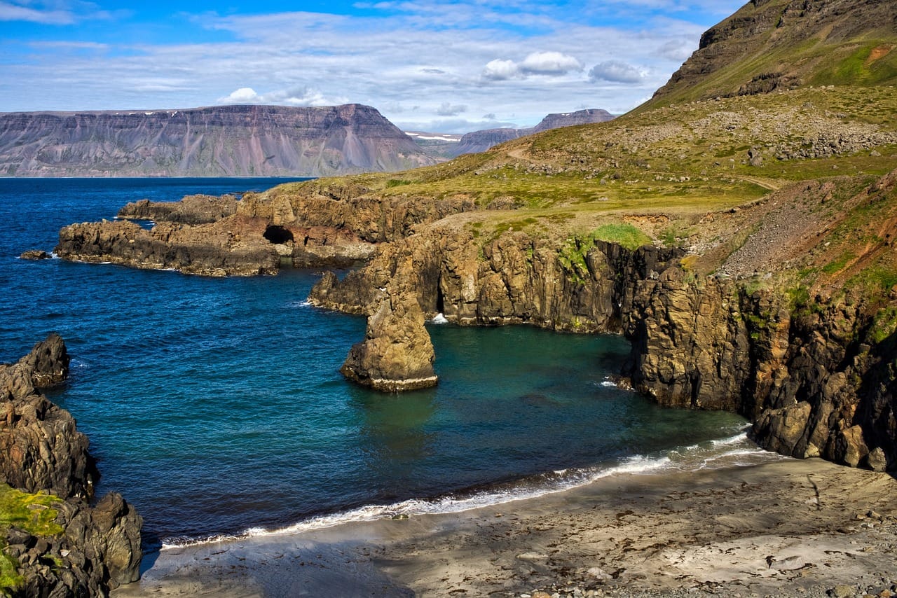 Top Iceland Car Rental The Ultimate Road Trip: Exploring Iceland’s Stunning Landscapes from Behind the Wheel